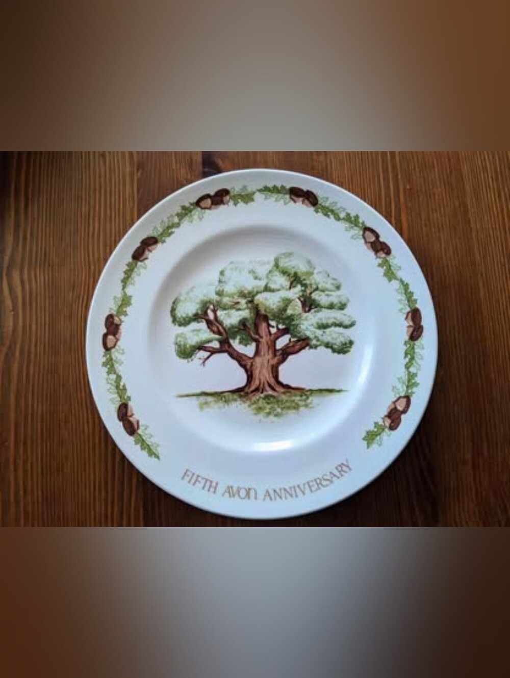 Vintage Collectible Avon 5th Anniversary Award "The Great Oak" Decorative Plate.